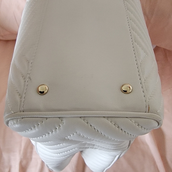 BALLY Manuela Diamond Quilted Handbag White Leather with Logo Tassel Charm - Picture 7 of 16